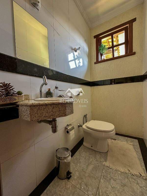 Casa, Tirol, 4 Quartos, 0 Vaga, 1 Suíte