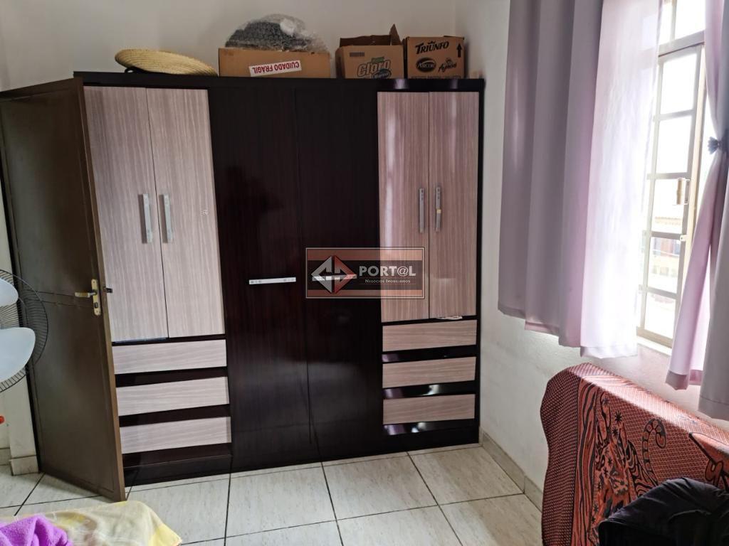 Casa Comercial, Letícia, 2 Quartos, 0 Vaga
