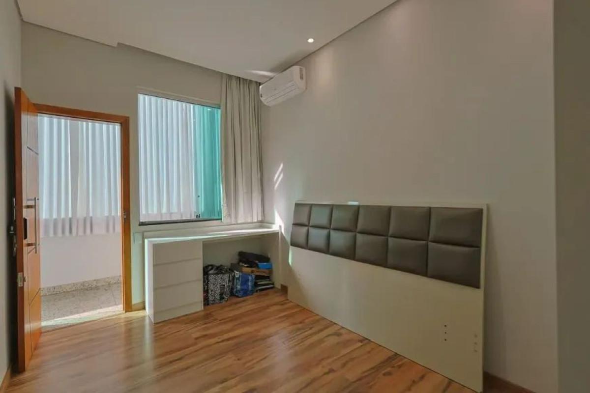 Casa, Castelo, 4 Quartos, 3 Vagas, 4 Suítes