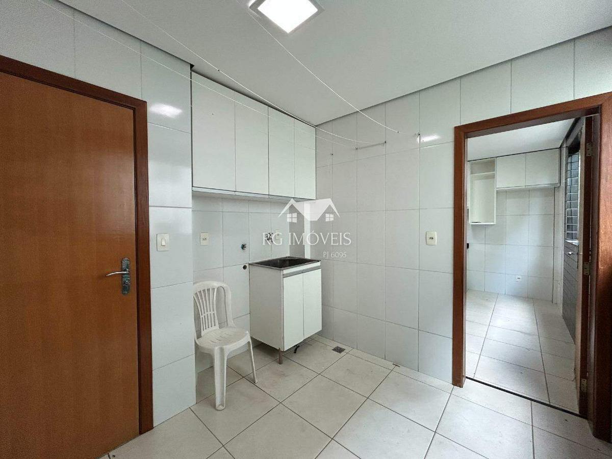 Apartamento, Barreiro, 4 Quartos, 2 Vagas, 1 Suíte
