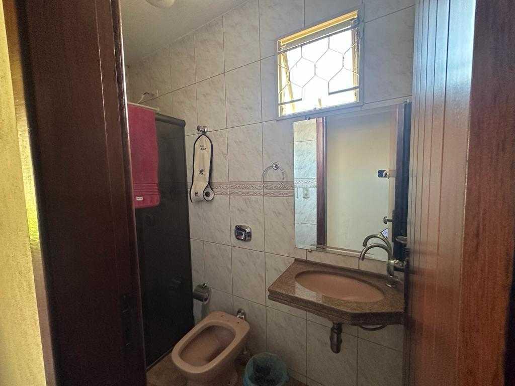 Casa, Lundcea, 4 Quartos, 2 Vagas, 1 Suíte