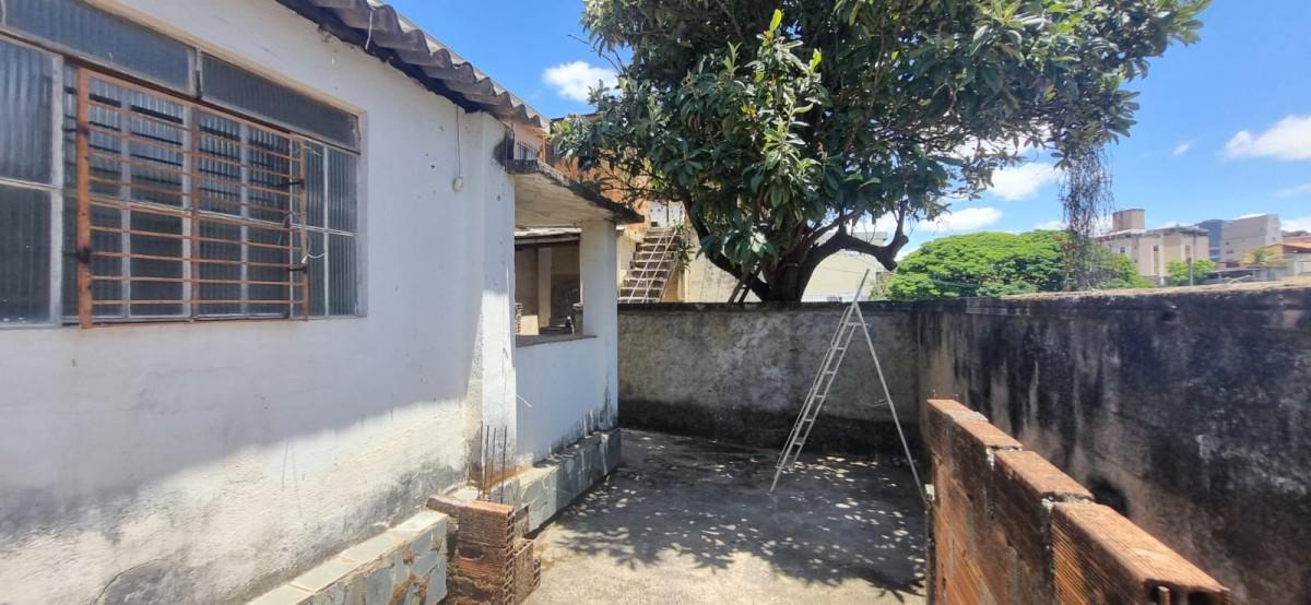 Casa, Sagrada Família, 5 Quartos, 0 Vaga, 1 Suíte