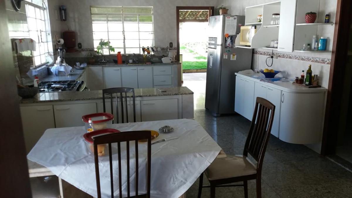 Casa, Braúnas, 6 Quartos, 4 Vagas, 2 Suítes