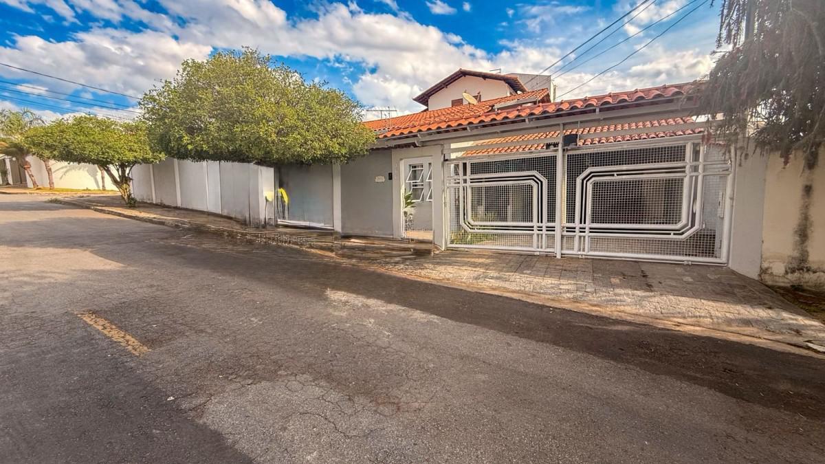 Casa, Ingá Alto, 3 Quartos, 4 Vagas, 1 Suíte
