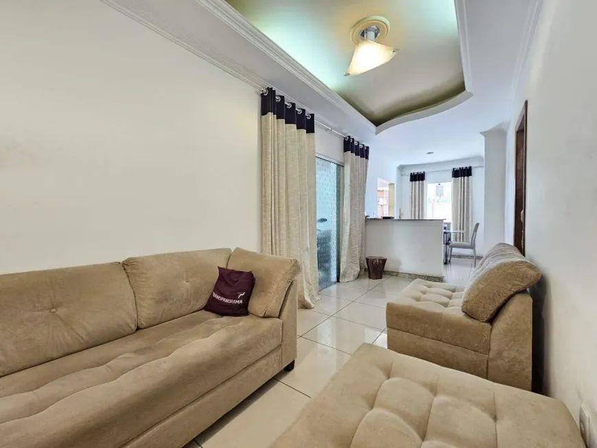 Casa, Santa Branca, 3 Quartos, 2 Vagas, 1 Suíte