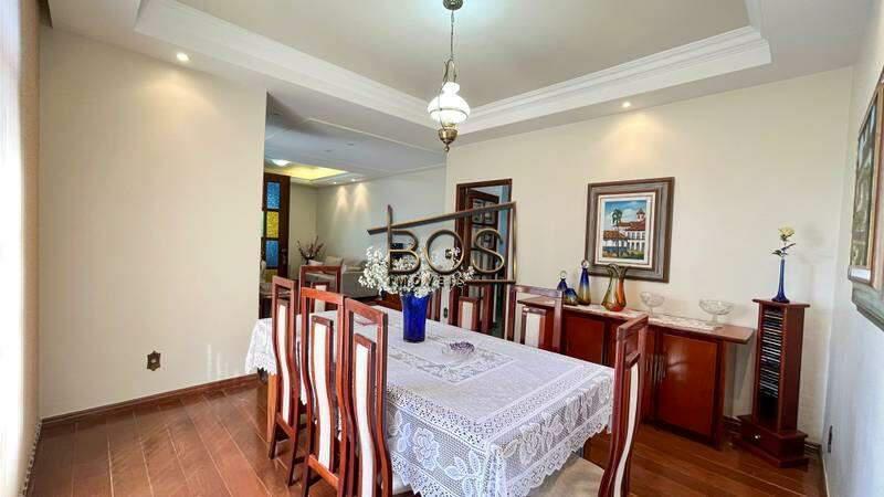 Casa, Luxemburgo, 5 Quartos, 4 Vagas, 2 Suítes