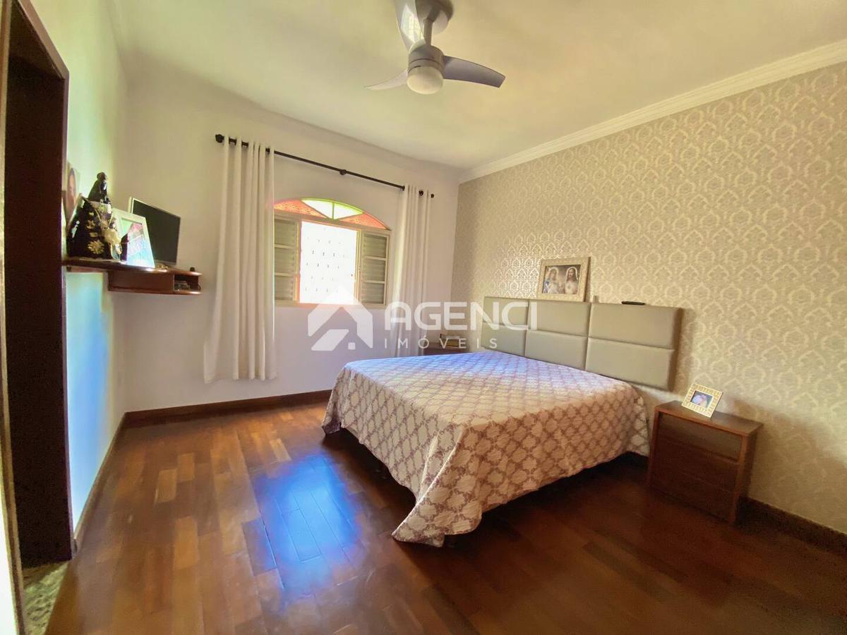 Casa, Santa Maria, 3 Quartos, 0 Vaga, 1 Suíte