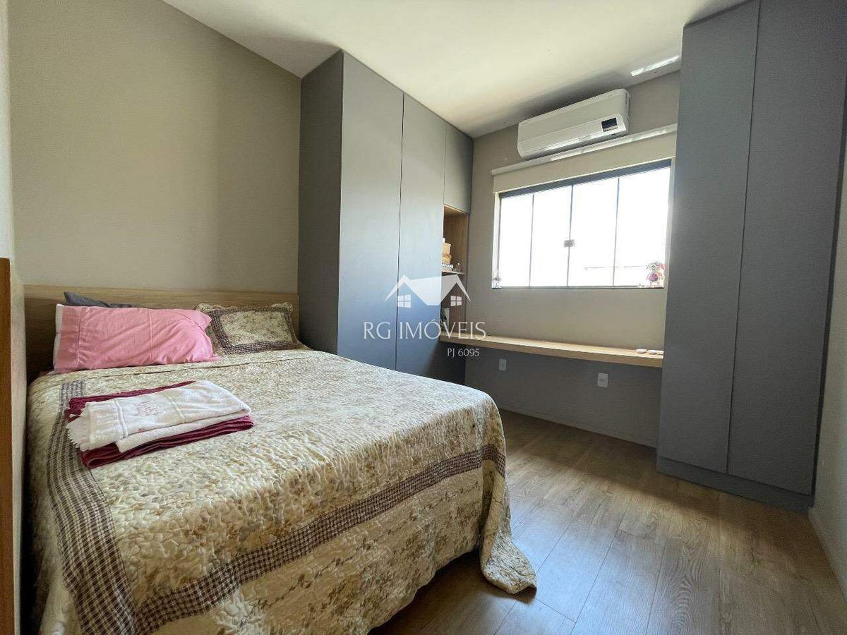 Casa, Santa Helena (barreiro), 3 Quartos, 2 Vagas, 1 Suíte