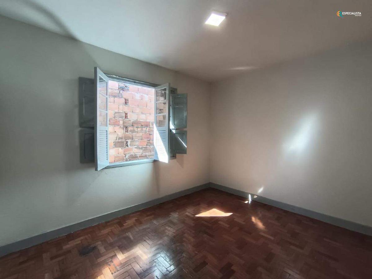 Casa, Sagrada Família, 2 Quartos, 0 Vaga