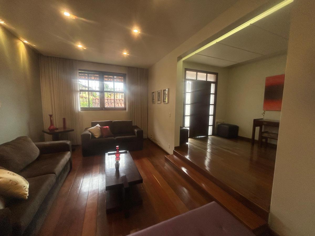 Casa, Castelo, 4 Quartos, 2 Vagas, 2 Suítes