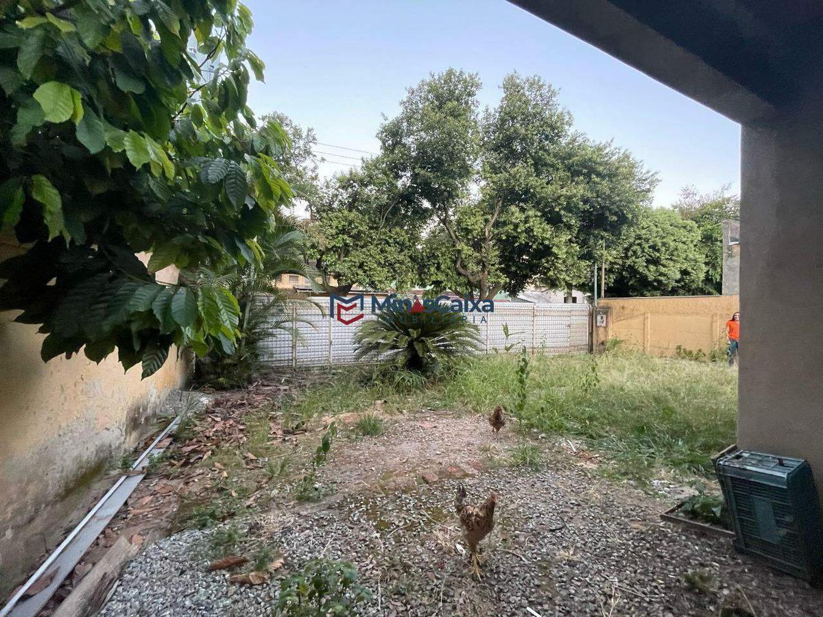 Casa, Funcionários, 4 Quartos, 10 Vagas, 1 Suíte