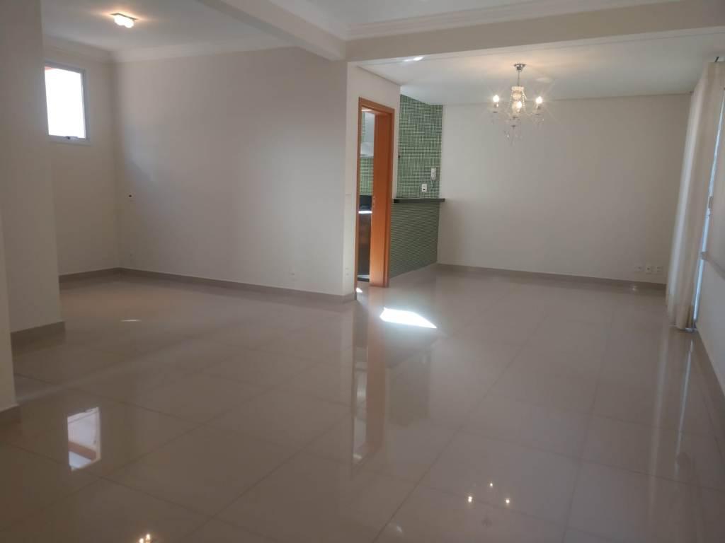Casa, Trevo, 3 Quartos, 4 Vagas, 2 Suítes
