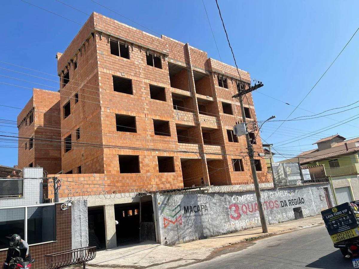 Cobertura, Tirol (barreiro), 3 Quartos, 2 Vagas, 1 Suíte