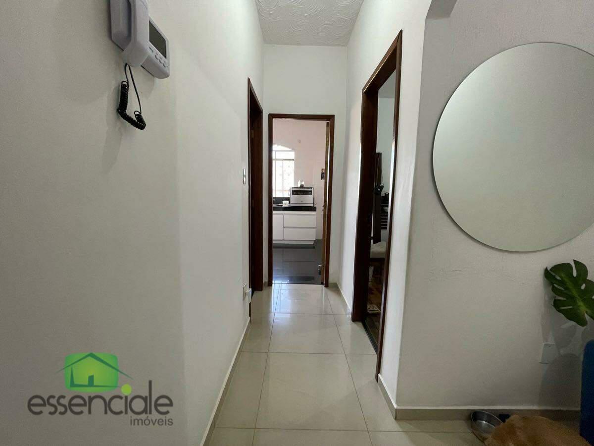Casa, Santa Cruz Industrial, 3 Quartos, 5 Vagas, 1 Suíte