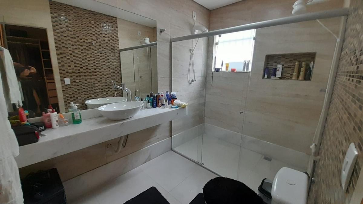 Casa, João Pinheiro, 4 Quartos, 2 Vagas, 3 Suítes