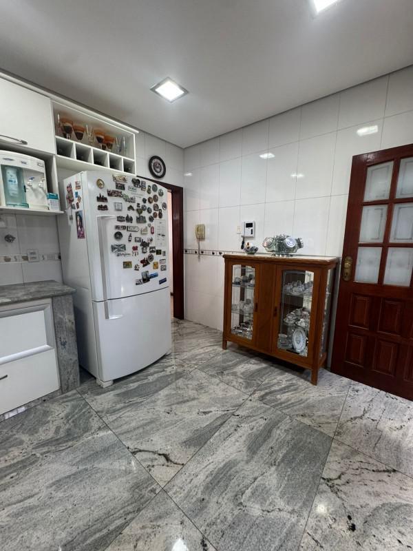 Casa, Trevo, 4 Quartos, 10 Vagas, 1 Suíte