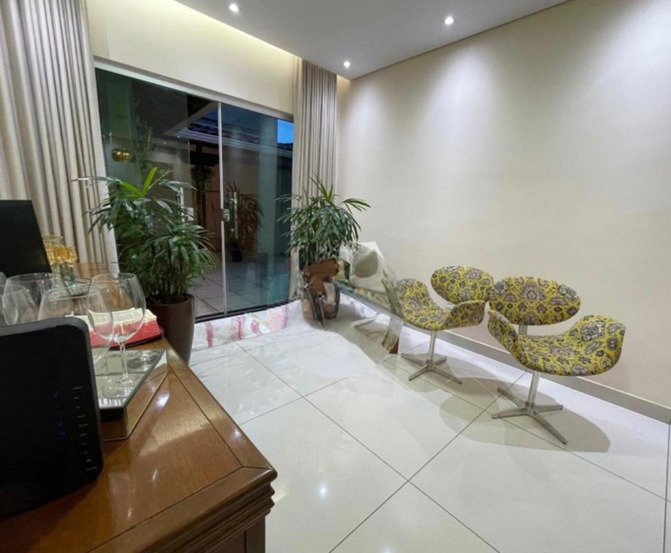 Casa, Milionários, 3 Quartos, 8 Vagas, 1 Suíte