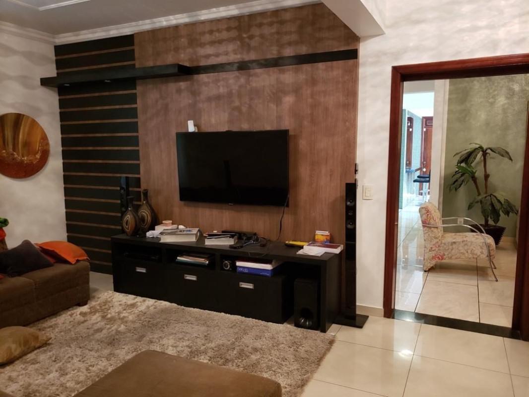 Casa, Fernão Dias, 4 Quartos, 5 Vagas, 2 Suítes