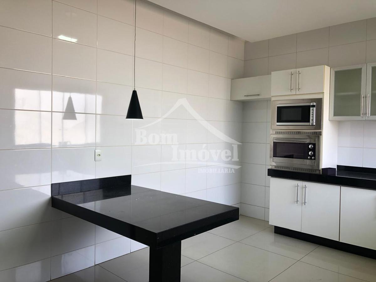 Casa, Centro, 2 Quartos, 2 Vagas, 1 Suíte