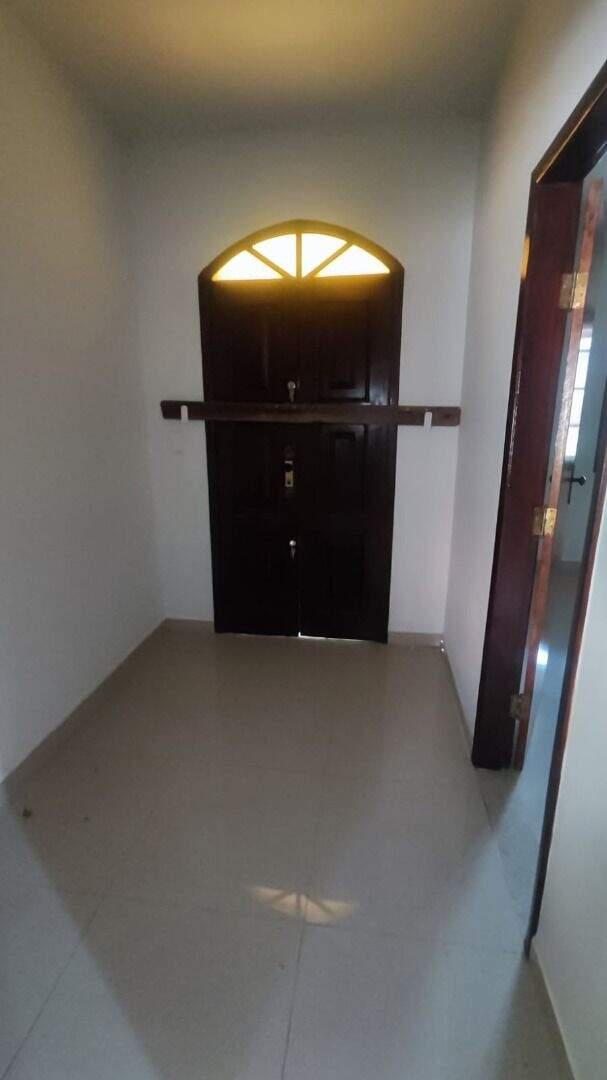 Casa, Centro, 4 Quartos, 5 Vagas, 1 Suíte