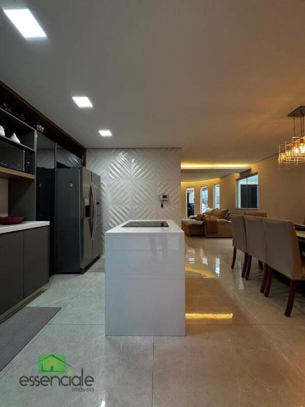 Casa, Europa, 3 Quartos, 4 Vagas, 1 Suíte