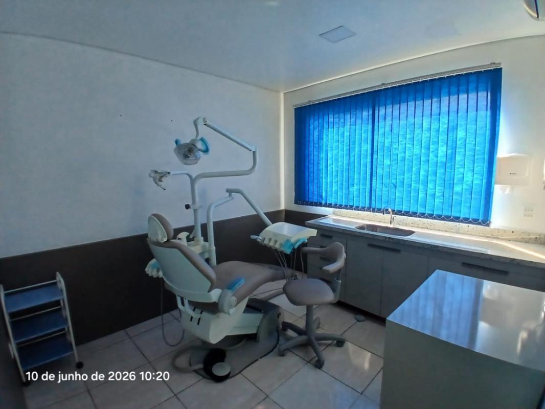Casa Comercial, Planalto, 8 Quartos, 0 Vaga