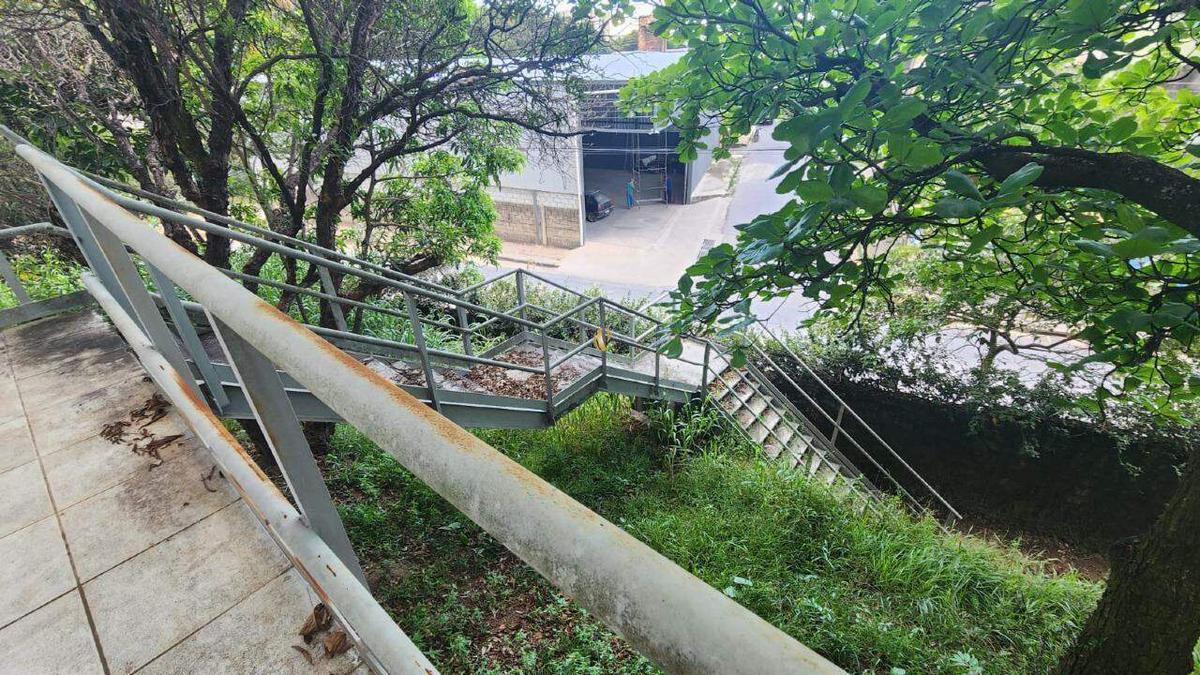 Galpão, Califórnia, 0 Quarto, 0 Vaga