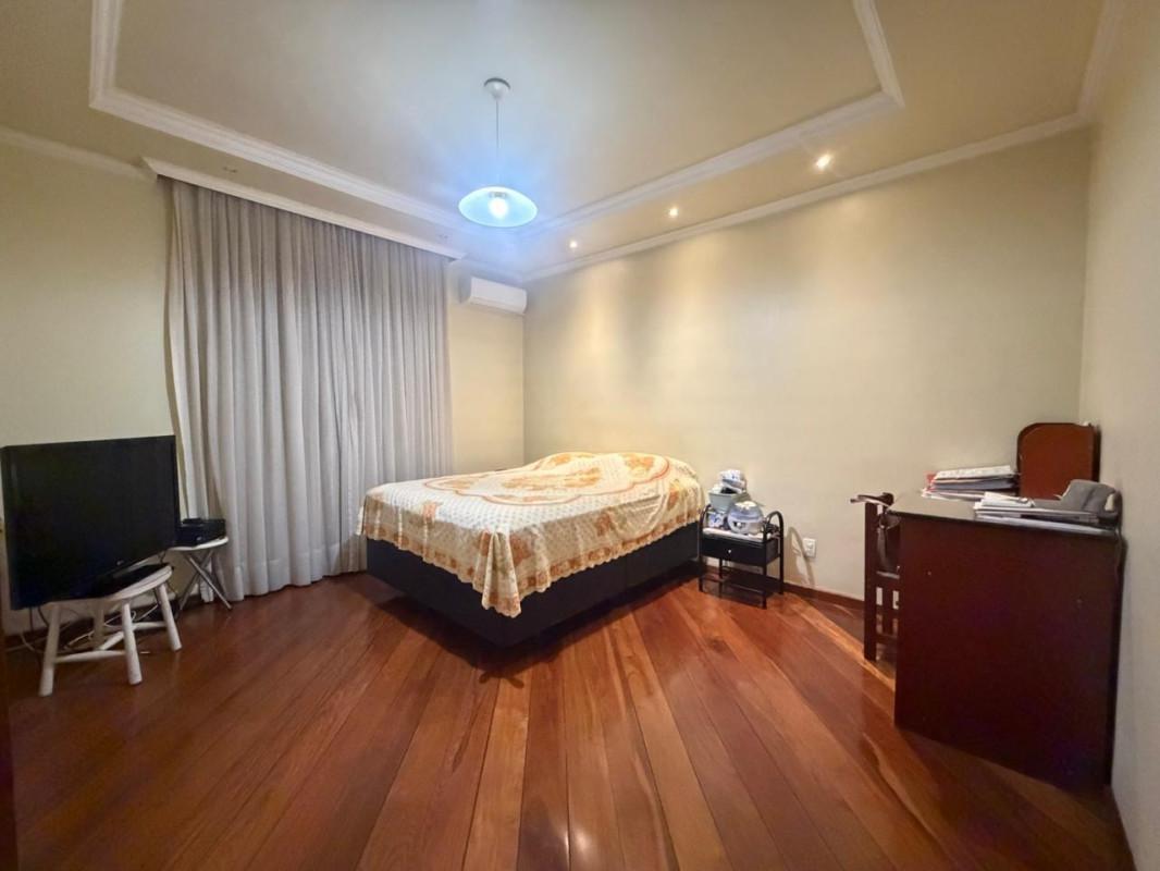 Casa, Castelo, 3 Quartos, 8 Vagas, 1 Suíte