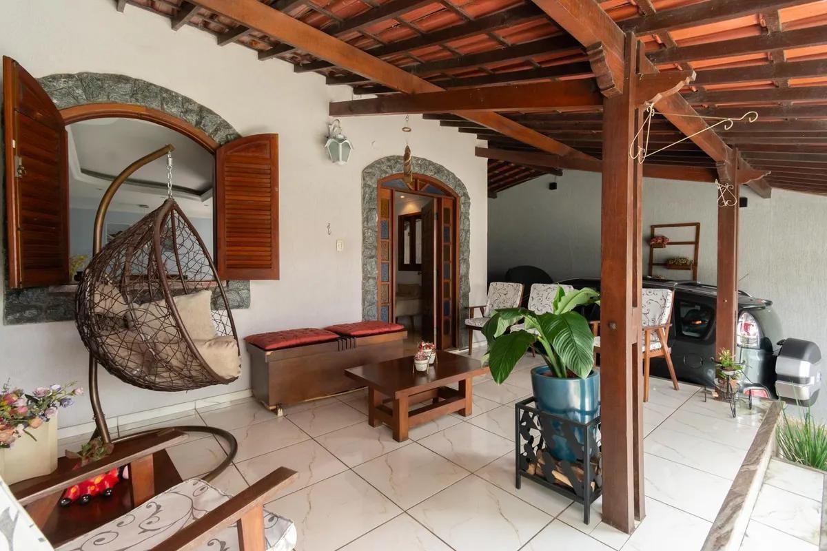 Casa, Teixeira Dias (barreiro), 3 Quartos, 3 Vagas, 1 Suíte