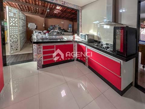 Casa, Camargos, 3 Quartos, 0 Vaga, 2 Suítes