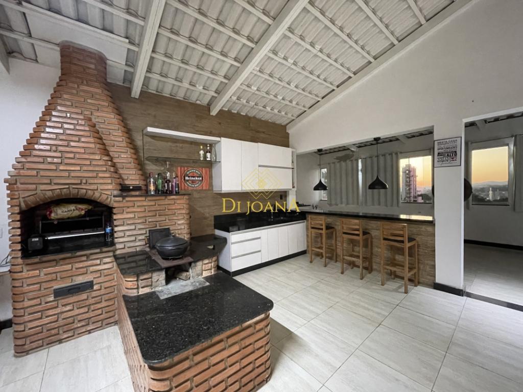 Prédio, Centro, 3 Quartos, 4 Vagas, 1 Suíte