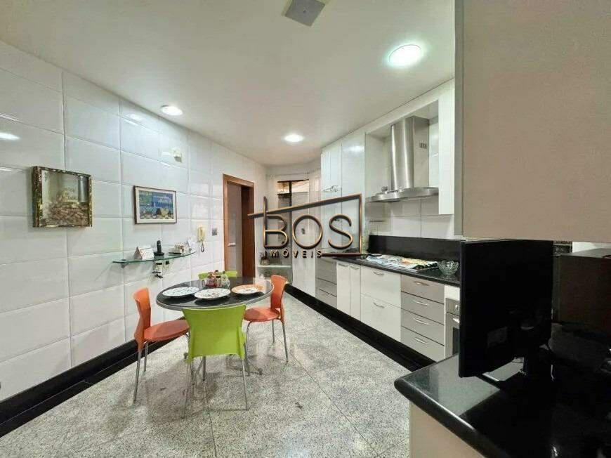 Apartamento, Funcionários, 4 Quartos, 4 Vagas, 2 Suítes