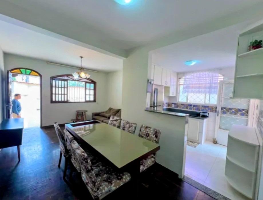 Casa, Castelo, 3 Quartos, 2 Vagas, 1 Suíte