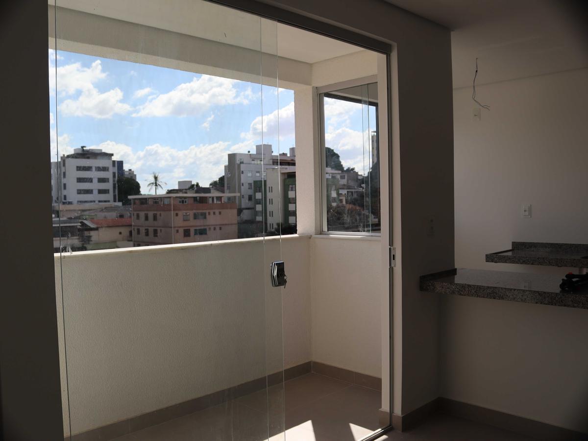 Apartamento, Sagrada Família, 2 Quartos, 2 Vagas, 1 Suíte