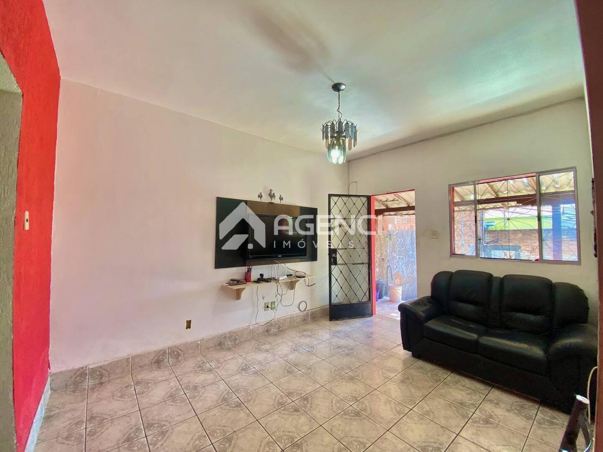 Casa, Santa Maria, 2 Quartos, 0 Vaga, 0 Suíte