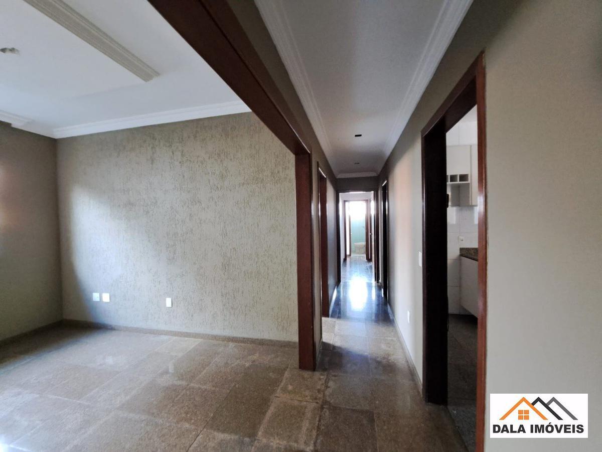 Casa, Santa Mônica, 4 Quartos, 5 Vagas, 2 Suítes