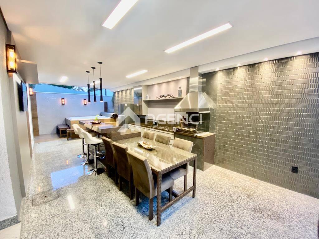 Casa, Trevo, 4 Quartos, 0 Vaga, 3 Suítes