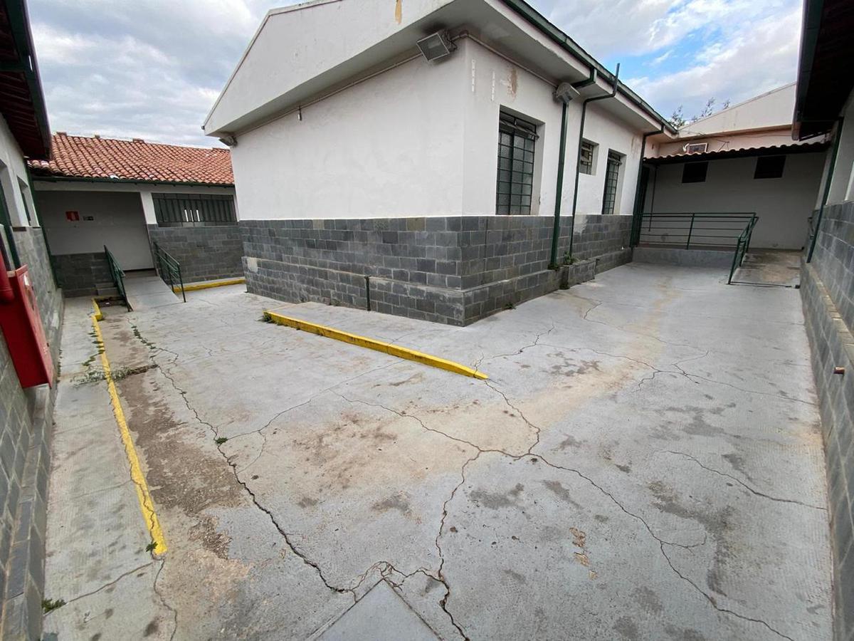 Prédio, São Francisco, 0 Quarto, 20 Vagas