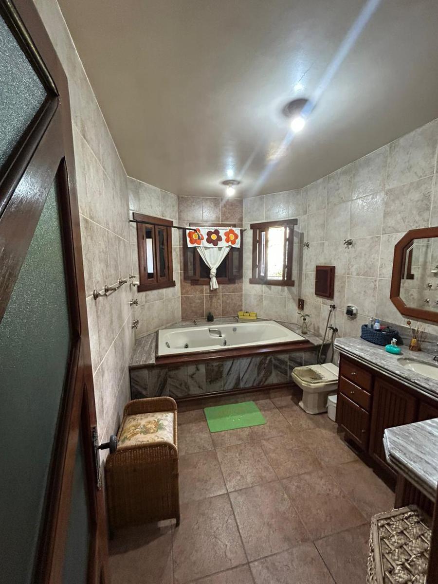 Casa Comercial, Castelo, 5 Quartos, 2 Vagas, 1 Suíte