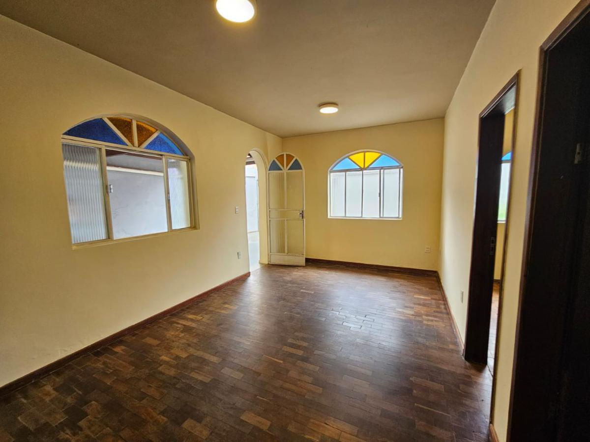 Casa, Santa Cruz, 3 Quartos, 5 Vagas, 1 Suíte