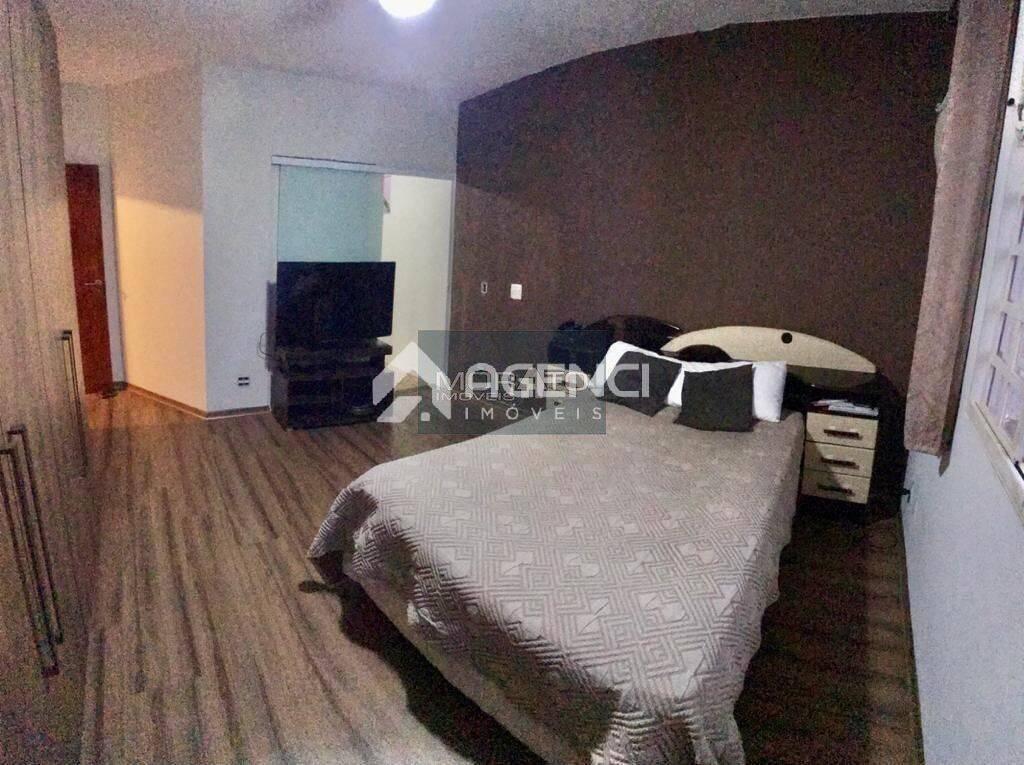 Casa, Cabral, 5 Quartos, 0 Vaga, 1 Suíte