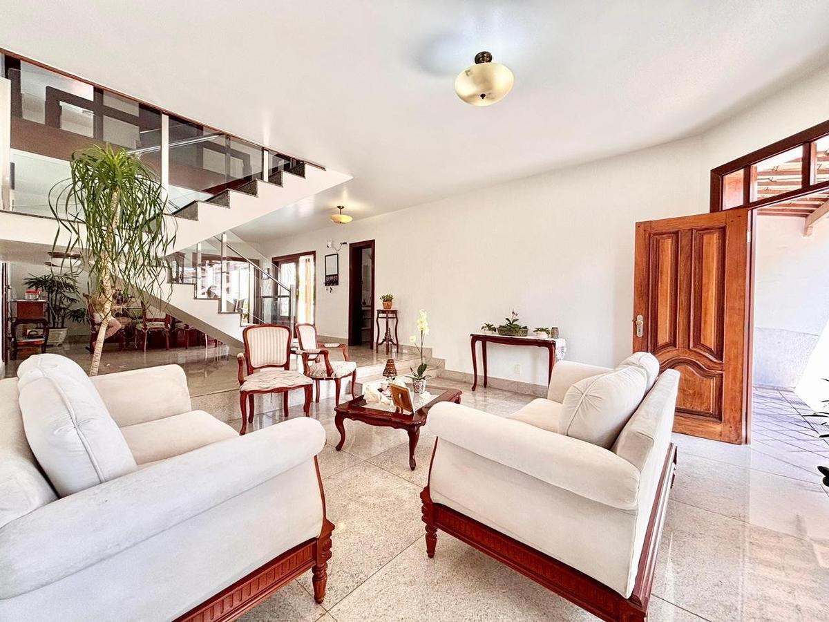 Casa, Castelo, 5 Quartos, 6 Vagas, 2 Suítes