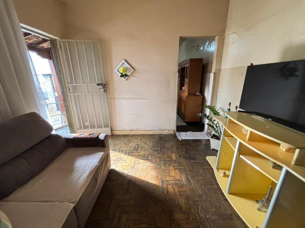 Casa, Sagrada Família, 2 Quartos, 8 Vagas