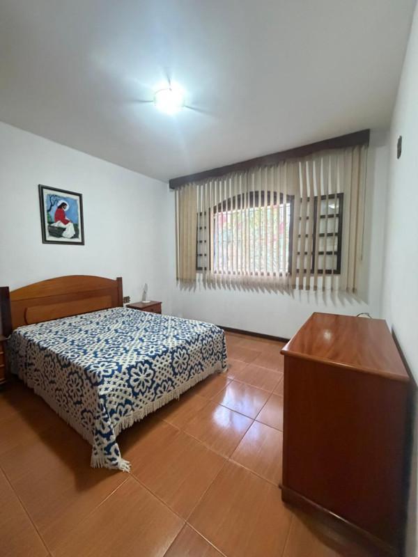 Casa, Castelo, 3 Quartos, 8 Vagas, 1 Suíte