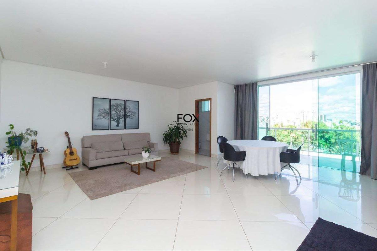 Casa, Estoril, 4 Quartos, 3 Vagas, 4 Suítes