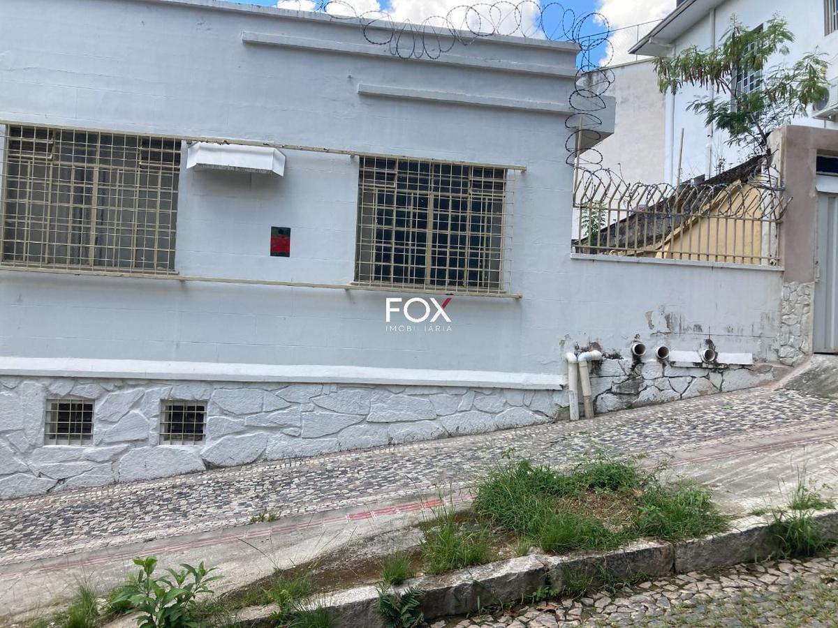 Casa, Funcionários, 5 Quartos, 2 Vagas, 1 Suíte