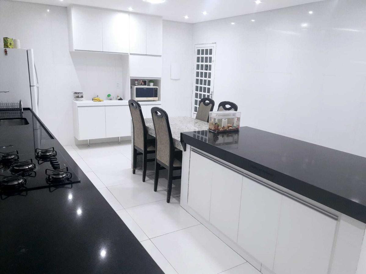 Casa, Europa, 3 Quartos, 0 Vaga, 1 Suíte