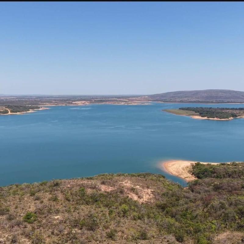 Lote, Centro, 1 Quarto, 0 Vaga