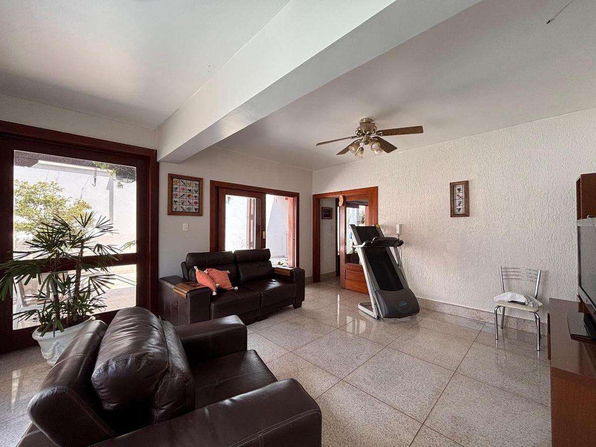 Casa, Castelo, 5 Quartos, 6 Vagas, 2 Suítes