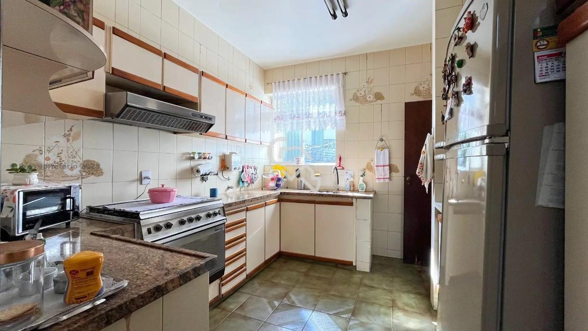 Casa, Luxemburgo, 5 Quartos, 4 Vagas, 2 Suítes
